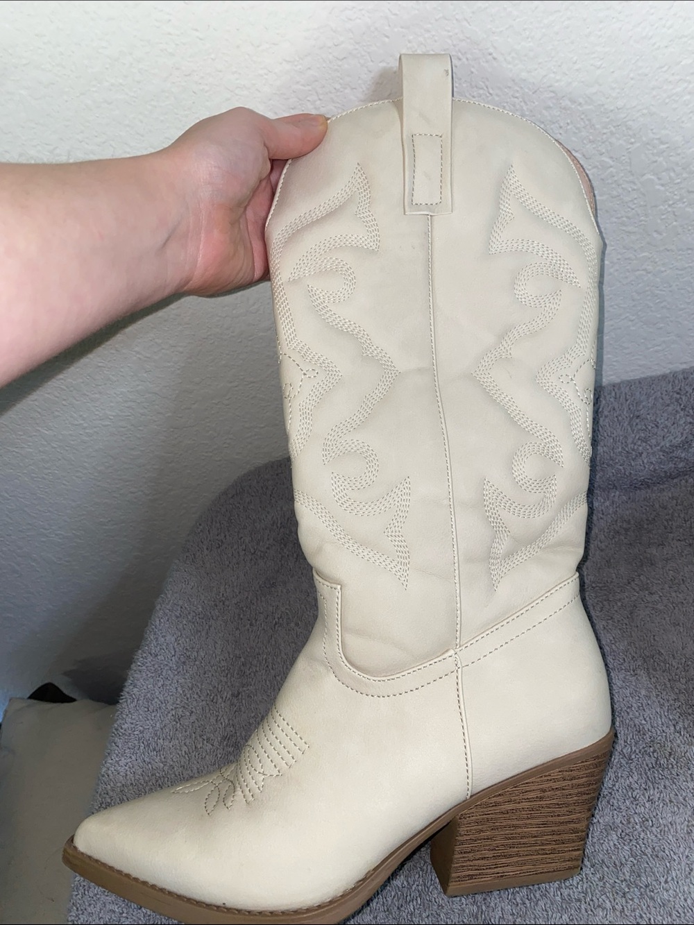 🎈Adorable Cream Cowboy boots! - Picture 5 of 10